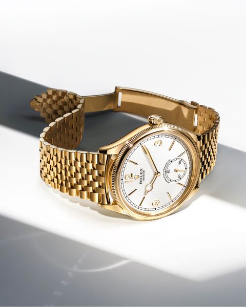 rolex-oyster-perpetual-universal-classic-style-m52508-0008-landscape