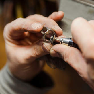 JuwelierMichels Schmuckanfertigung 800x800px Reparatur