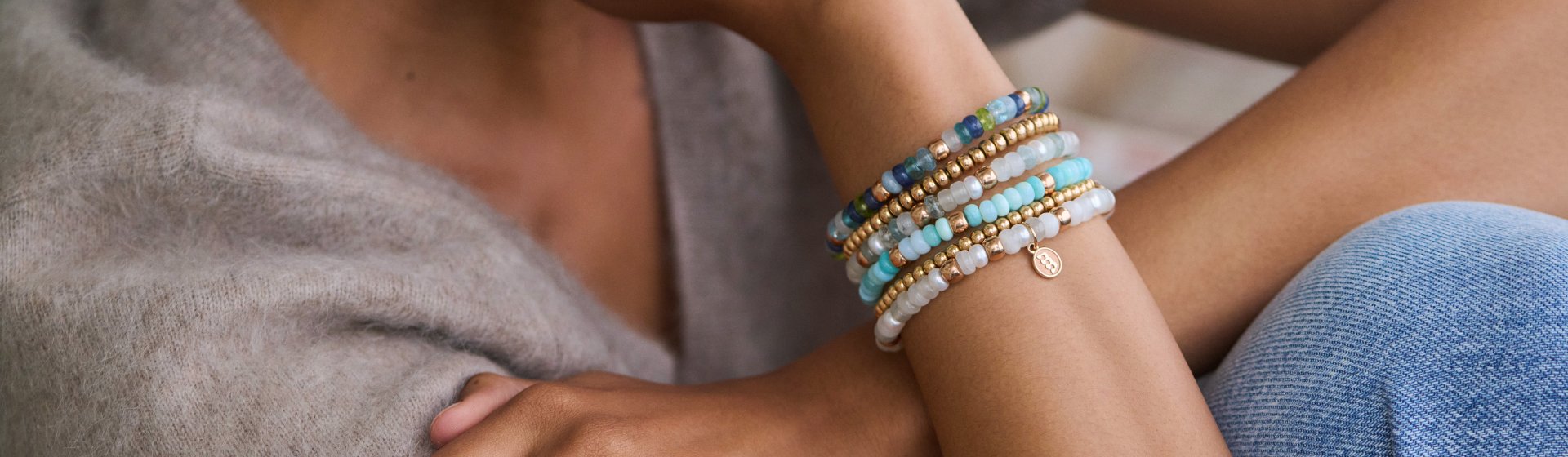 Armschmuck Desktop 3840x1120px